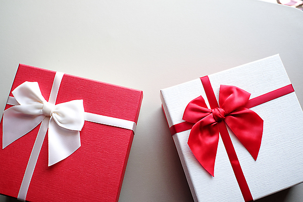 포토 JPG 해외이미지 리본 실내 사람없음 선물상자 두개 흰배경 해외포토 백그라운드 2 선물 내부 상자 흰색 파일형식 이미지허브