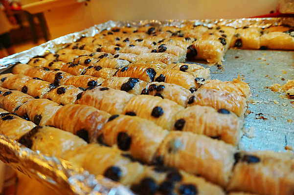 포토 JPG 해외이미지 전통 아시아 종교 문화 음식 백그라운드 호텔 휴가 디저트 주택 이집트 사탕 요리 동양인 사람없음 과자 상점 식당 카페 견과류 신선 칼 이슬람교 설탕 지중해 아몬드 성분 꿀 동쪽 칠면조 제비 점심식사 단식 라마단 시나몬 아랍어 페스츄리 바클라바 세관 맛있는 튀르키예 해외포토 나라 빵 바다 아프리카 조류 숙소 인종 건물 식사 방향 파일형식 관세청 이미지허브