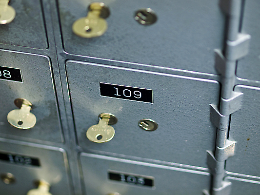 포토 JPG 해외이미지 모양 문화 컨셉 셔츠 손가락 열쇠 추상 손바닥 안전 사람없음 상자 문 믿음 금속 자료 펼침 장비 회색 코트 비즈니스맨 재산 보호 미끄러짐 신비 비밀 철 스위스 그림 문서 잠금 보안 소매 보물 옛날 철강 해외포토 손 남자 감정 유럽 컬러 상의 무늬 비즈니스 모션 재질 금융 외투 직장인 파일형식 이미지허브