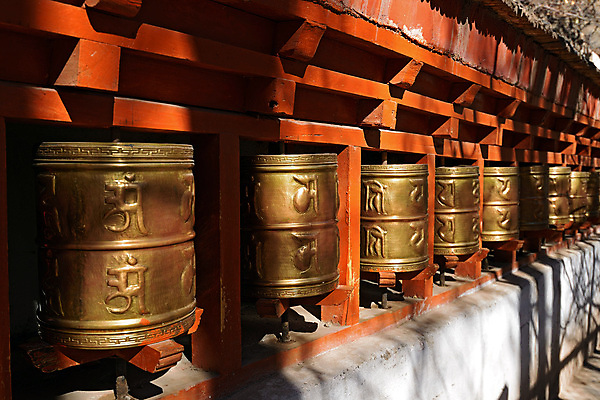 포토 JPG 해외이미지 아시아 종교 문화 여행 불교 사람 사람없음 여행객 믿음 중국 기도 사찰 바퀴 황금 인도인 집중 명상 오브젝트 회전 신성 네팔 수도원 구리 부탄 순례 순례자 숭배 줄서기 히말라야 해외포토 외국인 감정 나라 컨셉 종교건축 모션 동양인 원소 남아시아 파일형식 산맥 이미지허브