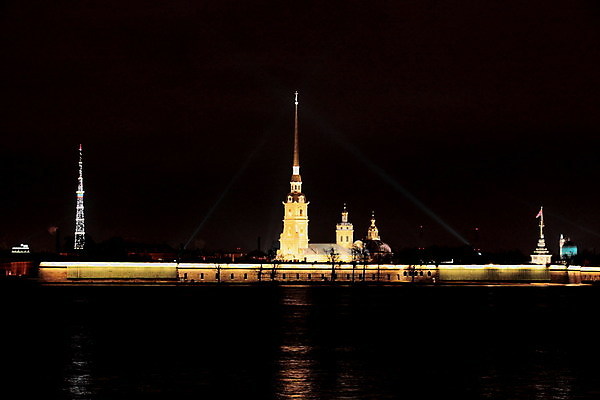 포토 JPG 해외이미지 벽 백그라운드 십자가 크리스마스 겨울 하늘 휴가 천사 조명 풍경 사람없음 강 반사 성당 탑 검은색 성 황금 야간 러시아 돔 스포트라이트 첨탑 종탑 웅장함 해외포토 자연요소 건축물 계절 기념일 유럽 컬러 종교건축 파일형식 이미지허브