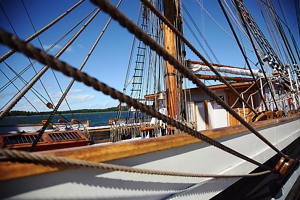 포토 JPG 해외이미지 구름 밧줄 사람없음 파란색 보트 해외포토 자연요소 줄 컬러 배_교통 파일형식 이미지허브