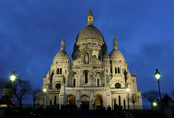 포토 JPG 해외이미지 건축물 가로등 건축양식 조명 사람없음 야외 빛 프랑스 야간 파리_프랑스 사크레쾨르대성당 해외포토 자연요소 공공시설 건축 유럽 성당 파일형식 이미지허브