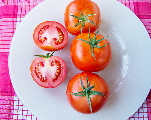 포토 JPG 해외이미지 식물 접시 음식 백그라운드 농업 토마토 채소 재료 자연 건강 요리 사람없음 빨간색 초록색 컬러풀 정원 젖음 흰색 직물 신선 원형 맛 정상 상추 먹기 오브젝트 싱글 날것 내추럴 숙성 채식주의자 맛있는 해외포토 도형 식기 산업 컬러 컨셉 모션 생태계 채식 파일형식 이미지허브