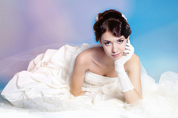 포토 JPG 해외이미지 백인 모델 1 라이프스타일 헤어스타일 응시 드레스 여자 행복 얼굴 분홍색 포즈 결혼 건강 한명 사람 성인 파란색 뷰티 갈색 유행 흰색 축하 신선 가운 우아함 순수 명상 고립 천진난만 해외포토 서양인 시선 옷 감정 컬러 컨셉 이벤트 생활 신체부위 파일형식 이미지허브