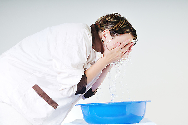 포토 JPG 해외이미지 라이프스타일 손 여자 행복 얼굴 신체 휴식 건강 미소 사람 사람없음 치료 물 뷰티 유행 스파 목욕 화장품 활발 기쁨 젖음 흰색 신선 액체 떨어짐 빨래 피부 순수 피부관리 상쾌 아로마 고립 돌봄 위생관리 해외포토 자연요소 감정 컬러 컨셉 가사 의학 모션 표정 관리 생활 신체부위 청결 파일형식 이미지허브