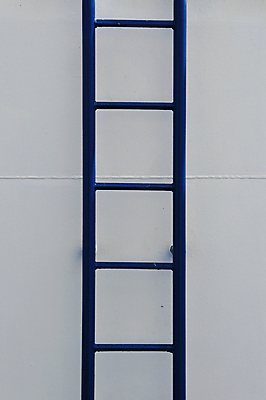 포토 JPG 해외이미지 모양 산업 선 벽 여행 백그라운드 건축양식 사다리 난간 표면 추상 출입구 프레임 항해 손잡이 사람없음 세로 파란색 금속 사각형 장비 흰색 그리기 보트 탈출 철 그리스 묘사 질감 오르기 심플 기하학 단계 대칭 직진 미니멀 해외포토 도형 건축 유럽 컬러 컨셉 무늬 배_교통 모션 재질 도구 파일형식 이미지허브