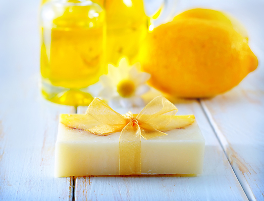 포토 JPG 해외이미지 꽃 리본 사람없음 아웃포커스 노란색 스파 오일 레몬 아로마 스파용품 비누 아로마테라피 오일병 해외포토 식물 음식 컬러 과일 촬영기법 위생용품 화장품 오브젝트 테라피 파일형식 이미지허브