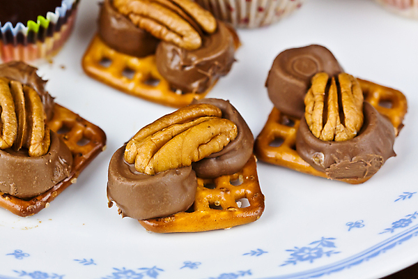 포토 JPG 해외이미지 전통 디자인 계절 분홍색 백그라운드 크리스마스 다이어트 추상 휴가 디저트 사랑 사람없음 장식 컵 컬러풀 파티 케이크 초콜릿 얼음 축제 견과류 흰색 축하 대접 생일 달콤 컵케이크 수집 연도 오브젝트 고립 노엘 반투명 해로움 맛있는 해외포토 자연요소 식기 기념일 감정 음식 컬러 컨셉 무늬 건강 이벤트 맛 파일형식 이미지허브