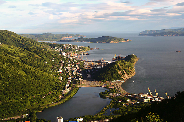 포토 JPG 해외이미지 나무 여행 하늘 휴가 사람없음 건물 파란색 태양 흰색 만 언덕 기중기 만족 포트 해외포토 자연요소 식물 건축물 감정 컬러 중장비 파일형식 이미지허브