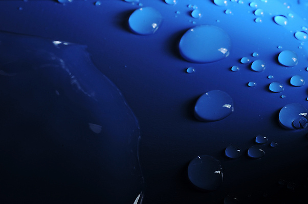 포토 JPG 해외이미지 디자인 백그라운드 패턴 자연 유리 표면 추상 사람없음 물 파란색 빛 반사 젖음 물방울 신선 투명 액체 떨어짐 이슬 빗방울 질감 해외포토 자연요소 컬러 컨셉 무늬 재질 비_날씨 생태계 파일형식 이미지허브