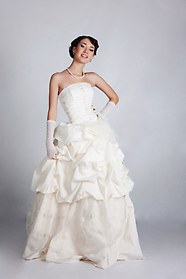 포토 JPG 해외이미지 백인 모델 1 라이프스타일 헤어스타일 응시 드레스 여자 꽃 행복 포즈 결혼 갈색머리 건강 한명 미소 사람 성인 뷰티 유행 흰색 축하 신선 가운 우아함 순수 입술 명상 고립 천진난만 해외포토 서양인 식물 시선 옷 감정 컬러 컨셉 표정 이벤트 생활 신체부위 파일형식 이미지허브