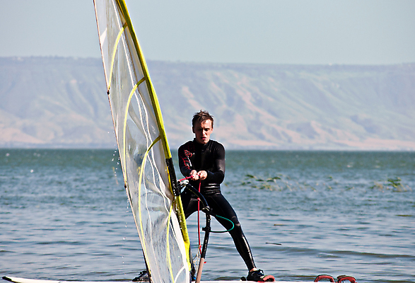 포토 JPG 해외이미지 주간 남자 스포츠 바다 한명 성인 야외 윈드서핑 잡기 서핑 성인남자한명만 해외포토 자연요소 1 모션 사람 수상스포츠 남자한명만 성인남자만 파일형식 이미지허브