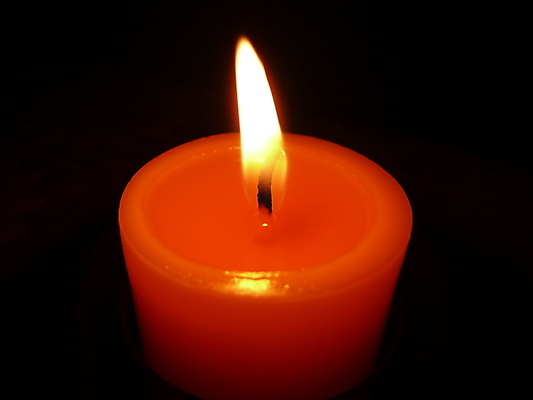 포토 JPG 해외이미지 전통 백그라운드 크리스마스 촛불 불 휴가 불꽃 휴식 따뜻함 사랑 사람없음 장식 빛 노란색 검은색 어둠 희망 낭만 뜨거움 영혼 야간 명상 노려봄 광 왁스 화상 해외포토 자연요소 기념일 감정 컬러 컨셉 초 표정 상처 파일형식 이미지허브