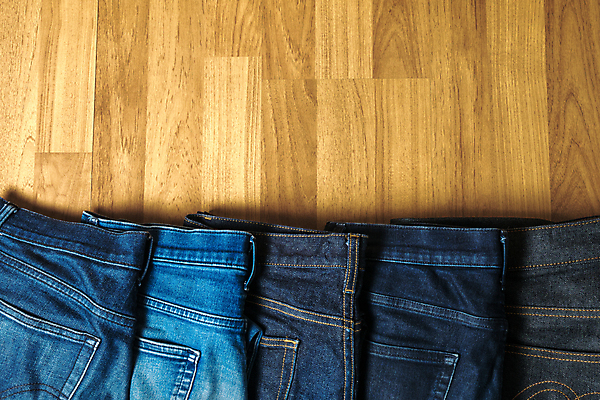 포토 JPG 해외이미지 사람없음 하이앵글 청바지 주머니 질감 일렬 카피스페이스 나무배경 해외포토 뷰포인트 백그라운드 바지 공백 파일형식 이미지허브