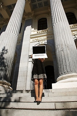 포토 JPG 해외이미지 직업 라이프스타일 손 외관 유럽 컨셉 인터넷 회사 비즈니스 건축양식 사업가 통신 거리 한명 야외 건물 금융 경제 노트북 컴퓨터 사무실 디지털 스크린 공책 웹 공백 회색 기둥 키보드 도시 업무 비즈니스우먼 발표 휴대용 종업원 무선전화기 전자 쇼 팔 카피스페이스 해외포토 1 건축물 여자 건축 나라 컬러 문구용품 사람 생활 신체부위 전자제품 작업 직장인 전화기 오브젝트 파일형식 이미지허브