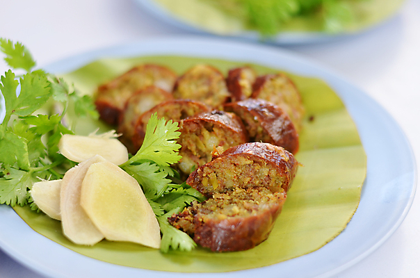 포토 JPG 해외이미지 아시아 음식 잎 채소 태국 고추 양파 마늘 육류 돼지고기 요리 동양인 사람없음 뜨거움 소시지 미트볼 레몬 허브 매움 라임 북쪽 생강 강황 맛있는 해외포토 식물 나라 과일 식재료 인종 가공식품 맛 방향 파일형식 이미지허브