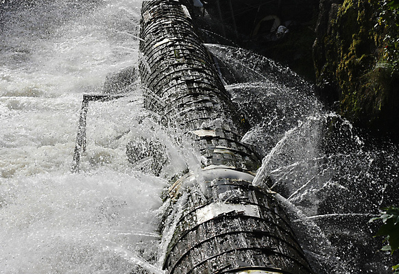 포토 JPG 해외이미지 노동자 피곤 사람없음 물 손상 장비 젖음 스패너 업무 개울 수리 황폐 수증기 심볼 스프레이 분무기 튜브 문제 공학 파열 펌프 유지 격파 골절 구식 깨짐 배관공 옛날 재앙 해외포토 자연요소 직업 교육 컨셉 의학 모션 강 공구 작업 파일형식 이미지허브