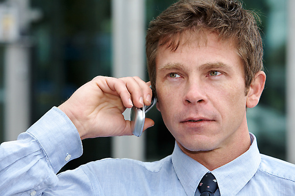 포토 JPG 해외이미지 주간 비즈니스 통신 모바일 세포 대화 한명 사람 정장 성인 30대 스마트폰 도시 비즈니스맨 검은머리 무선전화기 설정 셀룰러 해외포토 자연요소 1 헤어스타일 옷 남자 말하기 장년 핸드폰 스마트기기 직장인 전화기 파일형식 이미지허브