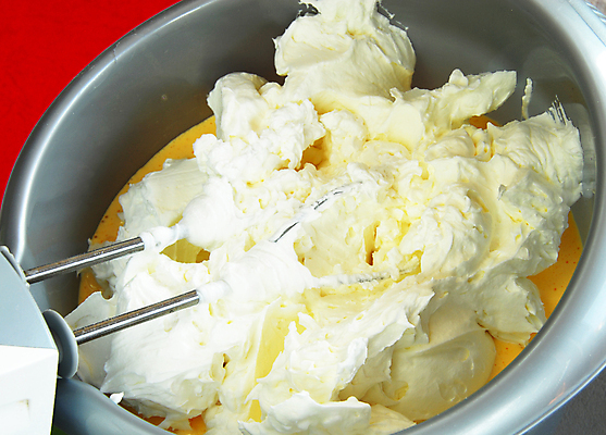 포토 JPG 해외이미지 음식 2 재료 디저트 실내 사탕 사람없음 장식 빨간색 노란색 금속 기계 거품 장비 우유 흰색 기구 사발 달콤 은색 혼합 플라스틱 설탕 굽기 믹서 크림 묘사 준비 만들기 철사 섞기 채찍 철강 맛있는 해외포토 컬러 모션 재질 유제품 내부 사기그릇 맛 구이 파일형식 이미지허브