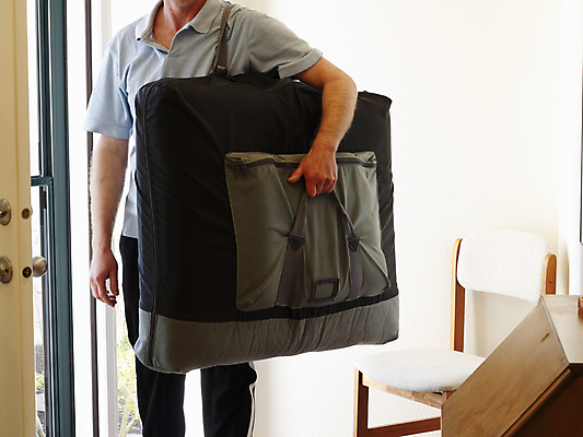 포토 JPG 해외이미지 백인 직업 남자 여행 신체 비즈니스 탁자 모바일 휴식 주택 실내 건강 사람 성인 사람없음 내부 치료 문 흰색 잡기 마사지 휴대용 땅 서비스 지역 방문 테라피 적재 치료사 해외포토 서양인 컬러 가구 컨셉 의학 모션 건물 뷰티 오브젝트 파일형식 이미지허브