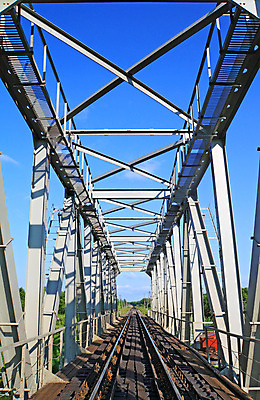 포토 JPG 해외이미지 건축양식 난간 교통시설 모션 자연 하늘 풍경 사람없음 물 파란색 강 뷰티 계단 검은색 봄 기차 가을 시골 가장자리 강가 부식 함선 러시아 평행 건너기 구식 선로 옛날 방식 해외포토 자연요소 계절 건축 유럽 육상교통 컬러 교통 배_교통 대중교통 둘레 시설 생태계 파일형식 이미지허브