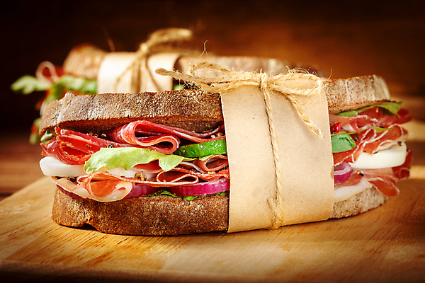 포토 JPG 해외이미지 음식 빵 토마토 샌드위치 육류 사람없음 목재 초록색 상추 햄 슬라이스 토스트 베이컨 점심식사 해외포토 나무 컬러 채소 식재료 재료 돼지고기 식사 파일형식 이미지허브