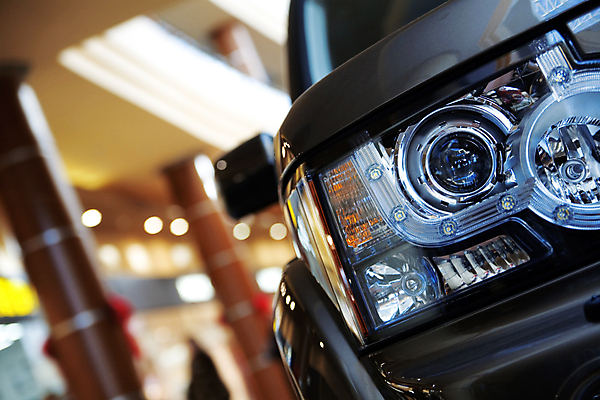 포토 JPG 해외이미지 디자인 스포츠 컨셉 부분 교통시설 모션 자동차 유리 전등 새로움 거리 사람없음 야외 옆모습 파란색 빛 반사 회색 운전 흰색 도시 고급 우아함 은색 매끈함 큼 오브젝트 속도 싱글 엔진 모터 범퍼 방식 해외포토 육상교통 뷰포인트 컬러 교통 재질 조명 감각 크기 시설 파일형식 이미지허브