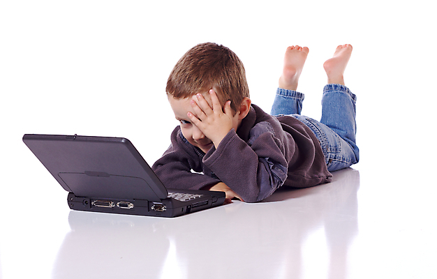 포토 JPG 해외이미지 라이프스타일 교육 남자 행복 어린이 컨셉 인터넷 놀이 건강 한명 미소 소년 노트북 컴퓨터 청춘 쌓기 공책 웹 기쁨 흰색 키보드 작음 무선전화기 흰배경 배려 해외포토 1 감정 컬러 백그라운드 모션 문구용품 표정 사람 생활 전자제품 크기 전화기 파일형식 이미지허브