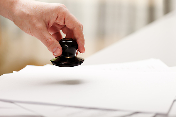 포토 JPG 해외이미지 손 종이 백그라운드 비즈니스 손가락 잉크 사람 사람없음 금융 사무실 장비 흰색 잡기 업무 비즈니스맨 어플리케이션 밀기 인쇄 물개 편지 종업원 책상 계약 경영자 문서 법 비서 고무 일반 서명 우표 패드 고립 승인 압력 증명서 해외포토 직업 남자 컬러 가구 포유류 모션 신체부위 경제 바다동물 작업 직장인 리더 파일형식 이미지허브