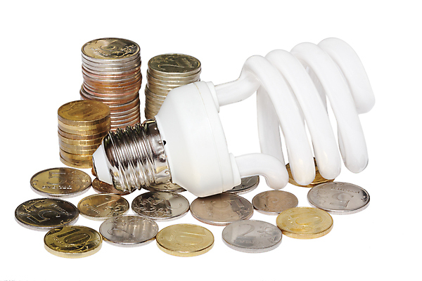 포토 JPG 해외이미지 컨셉 돈 비즈니스 전구 아이디어 사람없음 금융 경제 빛 동전 에너지 절약 재산 보호 투자 계산서 고립 루블 효율 비용 해외포토 파일형식 이미지허브