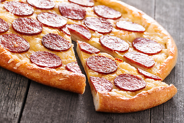 포토 JPG 해외이미지 전통 음식 조각 토마토 채소 재료 치즈 피자 패스트푸드 요리 사람없음 목재 식사 저녁식사 이탈리아 껍질 시골 최고 굽기 허브 올리브 햄 후추 바질 살라미 해외포토 나무 식물 열매 유럽 유제품 서양음식 육류 인스턴트 구이 향신료 파일형식 이미지허브