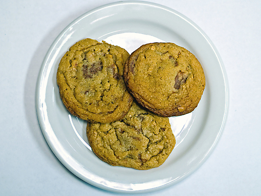 포토 JPG 해외이미지 접시 음식 디저트 스트레스 주택 사람없음 갈색 쌓기 쿠키 초콜릿 흰색 대접 신선 플랫 달콤 맛 유혹 설탕 굽기 먹기 기아 배고픔 컵받침 묘사 칼로리 나눔 흙더미 충동구매 고립 우울증 해로움 맛있는 안락 해외포토 식기 컬러 컨셉 모션 건물 쇼핑 흙 질병 구이 사회이슈 받침대 과소비 파일형식 더미 이미지허브