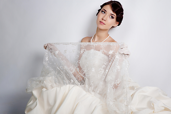 포토 JPG 해외이미지 백인 모델 1 라이프스타일 헤어스타일 응시 드레스 여자 행복 포즈 결혼 갈색머리 건강 한명 미소 사람 성인 뷰티 유행 흰색 축하 신선 가운 우아함 순수 입술 명상 고립 천진난만 해외포토 서양인 시선 옷 감정 컬러 컨셉 표정 이벤트 생활 신체부위 파일형식 이미지허브