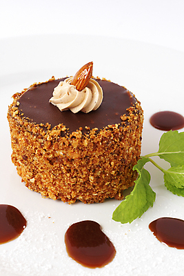 포토 JPG 해외이미지 1 그릇 접시 음식 디저트 기념 사탕 요리 사람없음 장식 컬러풀 갈색 파티 쿠키 케이크 요식업 식당 초콜릿 얼음 희망 기쁨 빵집 미니어처 견과류 껍질 축하 대접 생일 황금 달콤 맛 컵케이크 굽기 크림 만족 싱글 토핑 아몬드 머랭 타르트 페스츄리 캐러멜 맛있는 해외포토 자연요소 식기 기념일 감정 산업 빵 컬러 컨셉 이벤트 모형 상점 구이 파이_빵 파일형식 이미지허브