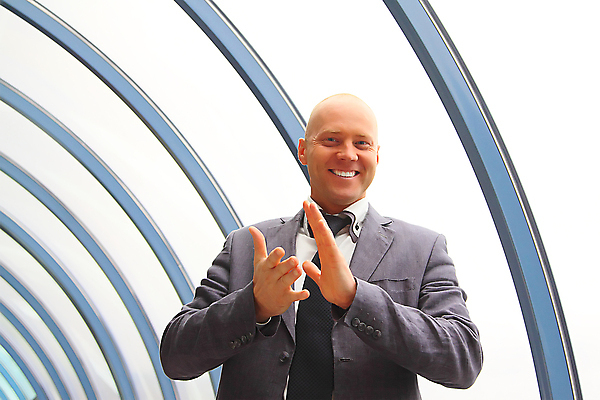 포토 JPG 해외이미지 백인 직업 1 응시 남자 행복 얼굴 백그라운드 비즈니스 성공 노동자 한명 미소 웃음 사람 정장 성인 금융 사무실 흰색 비즈니스맨 자신감 대표 동료 컨설턴트 경영자 경영 고립 유일 표현성 치프 해외포토 서양인 시선 옷 감정 컬러 컨셉 관계 표정 신체부위 경제 직장인 전문직 상담 리더 파일형식 이미지허브