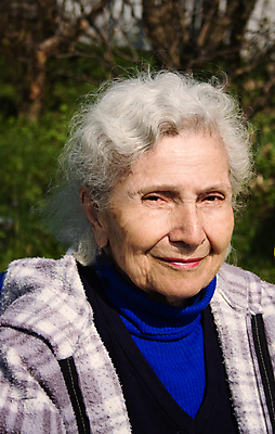 포토 JPG 해외이미지 응시 행복 할머니 한명 미소 사람 성인 회색 주름 계획 큼 은퇴 옛날 해외포토 1 시선 여자 노년 감정 컬러 컨셉 표정 크기 파일형식 이미지허브