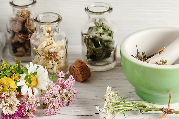 포토 JPG 해외이미지 식물 꽃 컨셉 재료 자연 유리 건조 건강 사람없음 목재 치료 초록색 약 스파 수확 흰색 신선 약초 다발 약국 수집 허브 준비 유기농 아로마 향 아로마테라피 테라피 내추럴 에센스 치료제 캐모마일 해외포토 나무 웰빙 컬러 농업 의학 재질 뷰티 화장품 풀_식물 생태계 파일형식 이미지허브