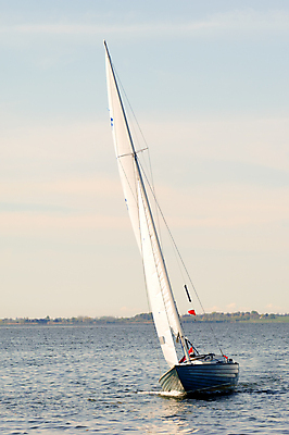 포토 JPG 해외이미지 스포츠 바다 여행 요트 자연 하늘 바람 휴가 항해 사람 취미 사람없음 야외 물 여름 파란색 자유 흰색 보트 해외포토 자연요소 계절 컬러 컨셉 배_교통 날씨 생태계 파일형식 이미지허브