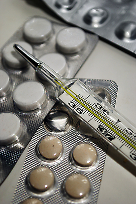 포토 JPG 해외이미지 건강 사람없음 알약 약 의사 흰색 은색 온도계 마약 해외포토 컬러 의학 의료진 파일형식 이미지허브