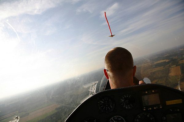 포토 JPG 해외이미지 라이프스타일 남자 행복 스포츠 교통시설 휴가 휴식 덴마크 사람 풍경 성인 취미 사람없음 야외 햇빛 맑음 기쁨 자유 비행 저녁 파일럿 목 글라이더 대패 되감기 무료 스칸디나비아 해외포토 직업 감정 교통 컨셉 날씨 북유럽 생활 신체부위 태양 야간 시설 파일형식 이미지허브