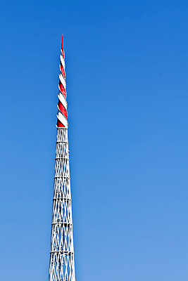 포토 JPG 해외이미지 디자인 산업 파도 비즈니스 건축양식 통신 하늘 안테나 사람없음 야외 빨간색 파란색 탑 금속 텔레비전 흰색 도시 네트워크 역 연결 라디오 신호 방송 전염 전송 방사선 송신기 철강 해외포토 건축물 건축 바다 컬러 교통시설 재질 전자제품 질병 감염 파일형식 이미지허브