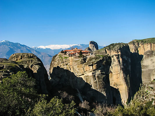 포토 JPG 해외이미지 전통 유럽 종교 상징 여행 건축양식 자연 지붕 산 주택 파노라마 풍경 사람없음 초록색 교회 여행객 계곡 고요 놀람 바위 재산 고독 땅 승려 그리스 오브젝트 신성 수도원 그리스인 수녀원 절정 회랑 목차 메테오라 해외포토 서양인 건축물 건축 감정 나라 컬러 촬영기법 표정 사람 건물 금융 세계문화유산 복도 성직자 생태계 파일형식 이미지허브