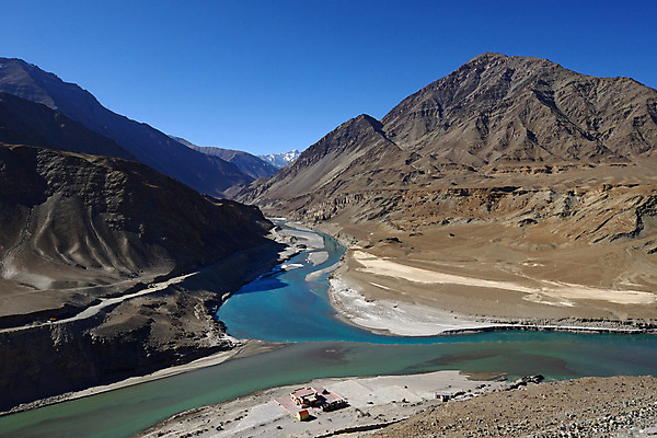 포토 JPG 해외이미지 구름 아시아 도로 모래 여행 곡선 자연 하늘 아침 산 풍경 경사 사람없음 초록색 물 파란색 강 갈색 골짜기 계곡 트래킹 흐름 탐험 개울 황무지 교차로 고도 회전 내추럴 히말라야 해외포토 주간 자연요소 나라 길 선 컬러 컨셉 교통시설 레저 생태계 파일형식 산맥 이미지허브