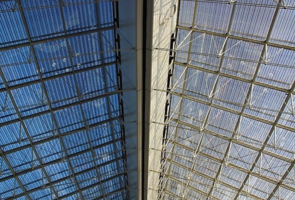 포토 JPG 해외이미지 디자인 건축양식 유리 지붕 그림자 사람없음 건물 파란색 빛 어둠 흰색 도시 철 슬라이드 철강 해외포토 건축물 건축 컬러 재질 파일형식 이미지허브