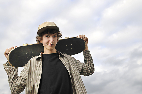 포토 JPG 해외이미지 모델 모자 1 라이프스타일 손 응시 옷 남자 행복 감정 얼굴 어린이 스포츠 거리 한명 미소 사람 소년 성인 야외 10대 여름 뷰티 유행 기쁨 스케이트 흰색 표현 도시 스케이트보드 기다림 시원함 혼자 스타일 해외포토 시선 잡화 계절 스포츠용품 컬러 모션 청소년 표정 생활 신체부위 보드_스포츠 파일형식 이미지허브