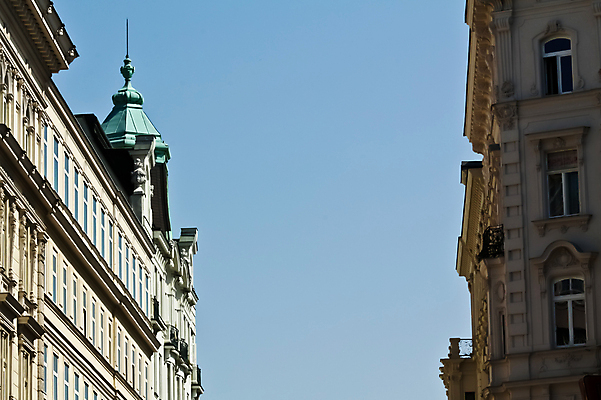 포토 JPG 해외이미지 유럽 도로 여행 백그라운드 건축양식 하늘 거리 주택 그림자 미술 사람없음 야외 건물 장식 여름 파란색 빛 태양 어둠 골동품 도시 역사 비엔나 오스트리아 묘사 옛날 해외포토 자연요소 건축물 계절 건축 나라 길 컬러 교통시설 문화예술 파일형식 이미지허브