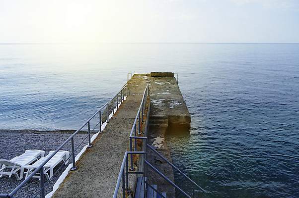 포토 JPG 해외이미지 유럽 바다 여행 백그라운드 지도 의자 자연 하늘 호텔 아침 휴가 휴식 파노라마 사람없음 야외 물 파란색 태양 뷰티 상점 침묵 조약돌 흰색 쌍 고급 우아함 지중해 휴양지 노려봄 야외의자 파라다이스 해외포토 주간 자연요소 나라 컬러 가구 컨셉 숙소 촬영기법 표정 소리 장소 돌_바위 생태계 파일형식 이미지허브