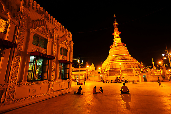 포토 JPG 해외이미지 전통 아시아 종교 문화 여행 불교 건축양식 파노라마 동양인 사람없음 건물 컬러풀 평화 탑 황혼 사찰 의식 영혼 재산 황금 야간 저녁 땅 신성 수도원 미얀마 사리탑 해외포토 자연요소 건축물 건축 나라 컬러 컨셉 종교건축 촬영기법 인종 금융 일몰 파일형식 이미지허브
