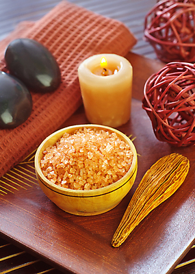 포토 JPG 해외이미지 촛불 사람없음 장식 수건 숟가락 주황색 스파 조약돌 오브젝트 아로마 스파용품 향초 나무접시 입욕소금 해외포토 접시 컬러 초 수저 위생용품 돌_바위 미용용품 소금 파일형식 이미지허브